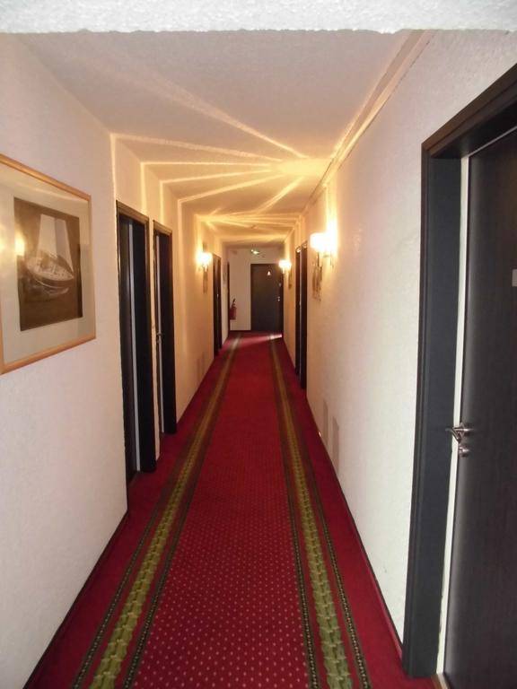 Hotel Le Шаллан Экстерьер фото
